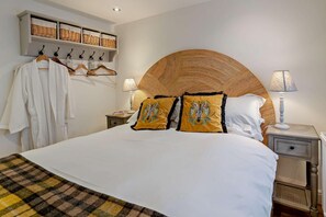 Iron/ironing board, free WiFi, bed sheets - 1 Bed in Abergavenny (oc-a30834) (Abergavenny)