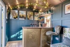 Bar (on property) - 2 Bed in Newport (oc-f30847) (Newport)