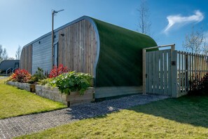 المنشأة من الخارج