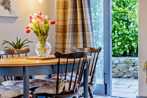 Dining - 2 Bed in Pentre Bach (oc-b30875) (Pentre-bach)