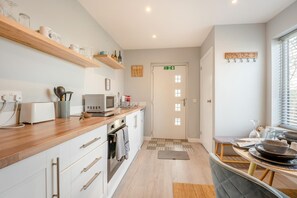 Oven, high chair, cookware/dishes/utensils - 1 Bed in Coldingham (oc-c30814) (Coldingham)