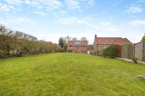 Property grounds - 4 Bed in Caistor (oc-t30831) (Caistor)