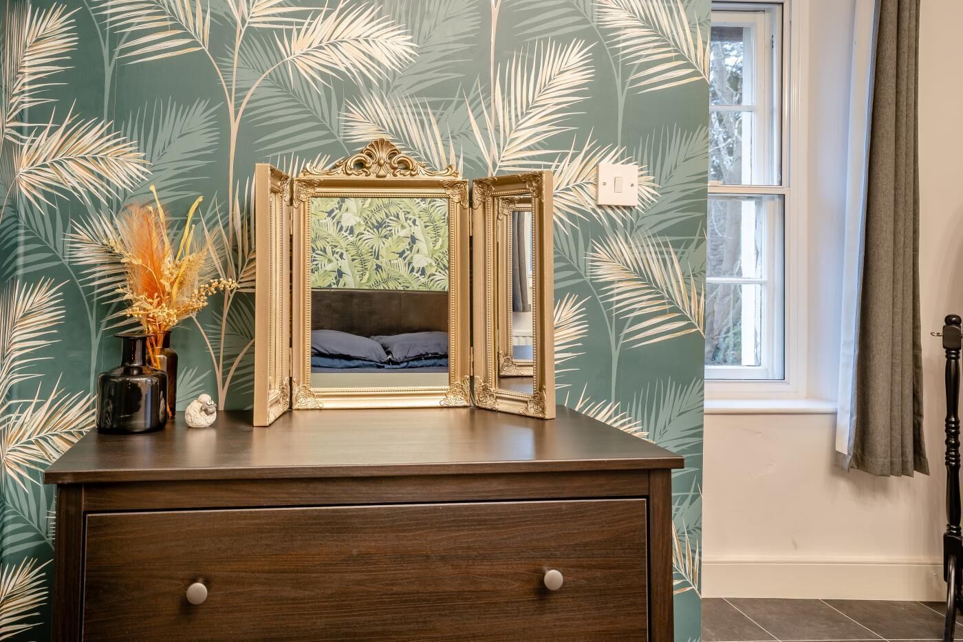 المنشأة من الداخل