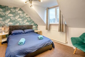 4 slaapkamers, een strijkplank/strijkijzer, reisbedje, gratis wifi