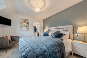 Tabla de planchar con plancha, wifi gratis y ropa de cama 