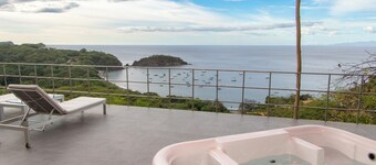 A Slice of Paradise.
Superb private luxury tent with stunning ocean view