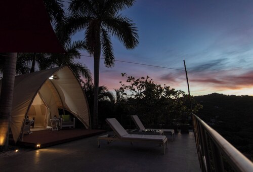A Slice of Paradise.
Superb private luxury tent with stunning ocean view