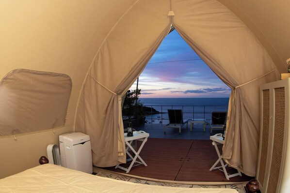 خدمة الإنترنت وملاءات أسرّة