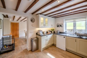 Microwave, oven, dishwasher, high chair - 3 Bed in West Burton (oc-w30775) (West Burton)