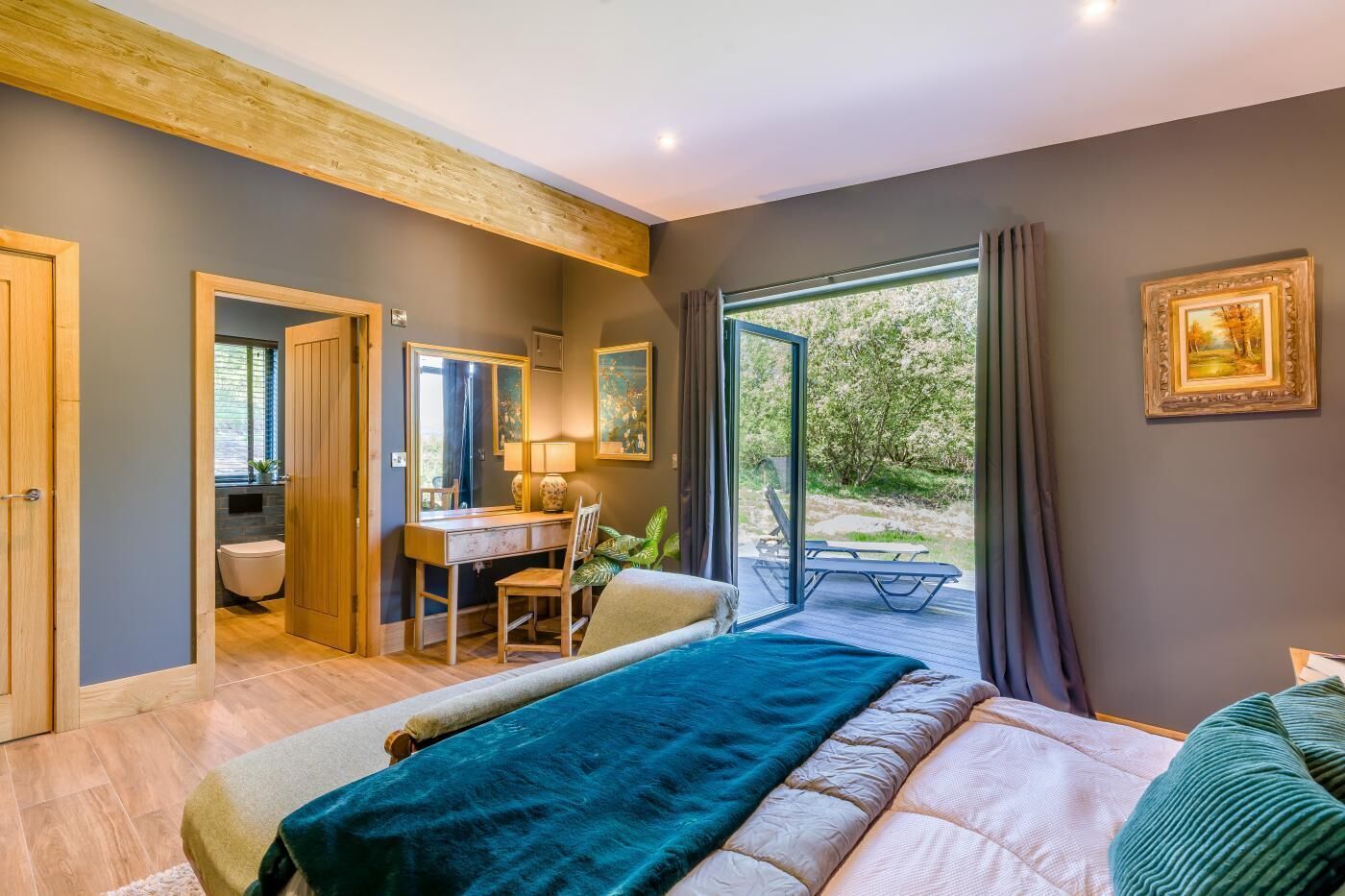 Fer et planche à repasser, Wi-Fi gratuit, draps fournis