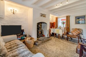 TV, fireplace - 2 Bed in Llanuwchllyn (oc-t30615) (Llanuwchllyn)