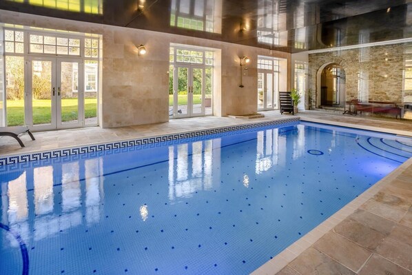 Indoor pool - 11 Bed in Pontardawe (oc-p30776) (Cilybebyll Pontardawe)