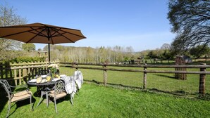 An outdoor dining area with a table, chairs, and a large umbrella. - 2 Bed in Hanley William (oc-d30115) (Hanley William)