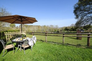 Outdoor dining - 2 Bed in Hanley William (oc-d30115) (Hanley William)