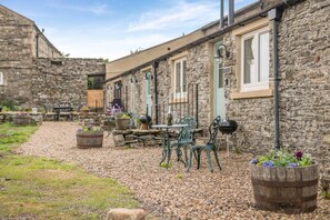 Outdoor dining - 1 Bed in Middleham (oc-c30871) (Swineside)