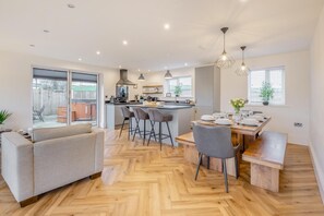 Interior - 4 Bed in Pleasley Vale (oc-c30857) (Mansfield Woodhouse)