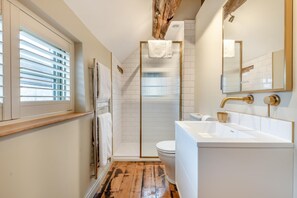 Towels - 3 Bed in Westmancote (oc-t30722) (Kemerton)