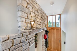 Interior - 3 Bed in Westmancote (oc-t30722) (Kemerton)