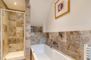 Towels - 4 Bed in Little Haven (oc-t30874) (Little Haven)