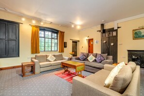 TV - 4 Bed in Little Haven (oc-t30874) (Little Haven)