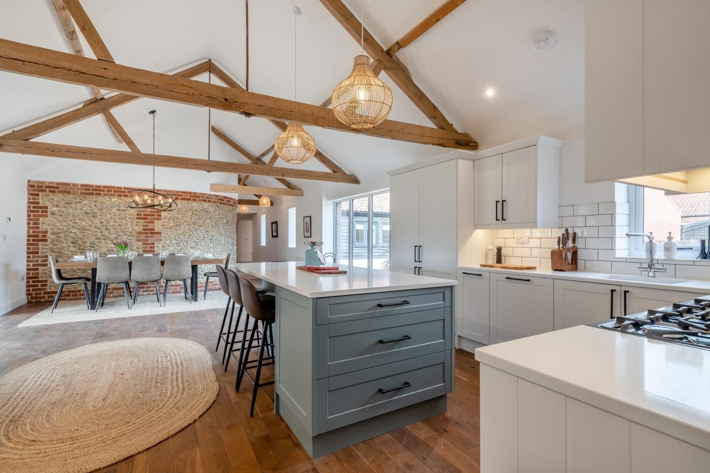 Microwave, oven, dishwasher, cookware/dishes/utensils