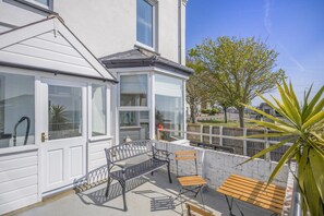 Outdoor dining - 4 Bed in Harwich (oc-s30791) (Harwich)