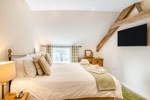 Iron/ironing board, travel cot, free WiFi, bed sheets - 2 Bed in Trecastle (oc-c30837) (Trecastle)