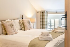 Iron/ironing board, travel cot, free WiFi, bed sheets - 2 Bed in Trecastle (oc-c30837) (Trecastle)
