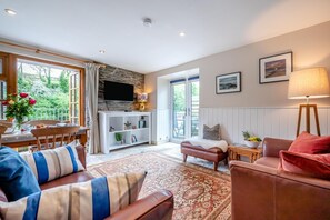 TV - 2 Bed in Little Petherick (oc-o30788) (Little Petherick)