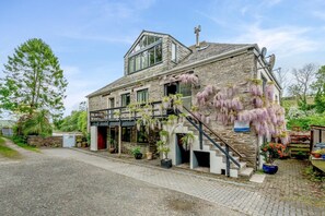 Exterior - 2 Bed in Little Petherick (oc-o30788) (Little Petherick)