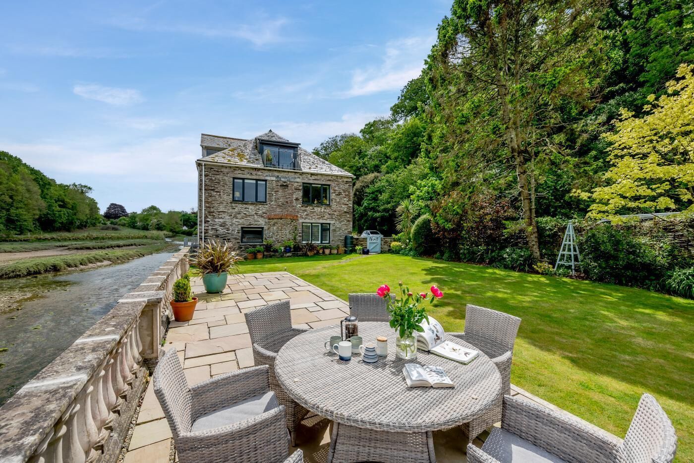 屋外ダイニングエリア