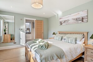3 bedrooms, iron/ironing board, free WiFi, bed sheets - 3 Bed in Blythburgh (oc-m30887) (Blythburgh)