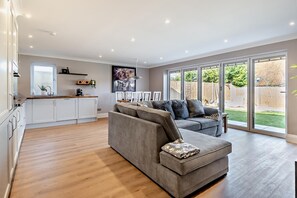 TV - 3 Bed in Blythburgh (oc-m30887) (Blythburgh)