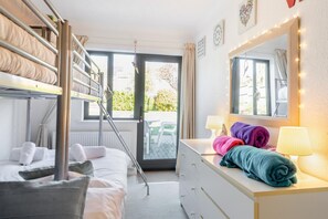 Iron/ironing board, travel cot, free WiFi, bed sheets - 4 Bed in Ringstead (oc-k30839) (Ringstead)