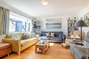 TV - 4 Bed in Ringstead (oc-k30839) (Ringstead)