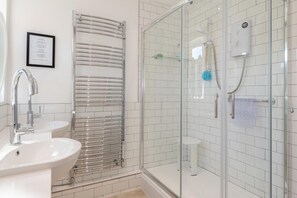 Towels - 4 Bed in Ringstead (oc-k30839) (Ringstead)