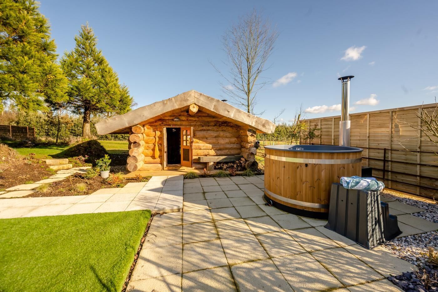 مغطس سبا خارجي