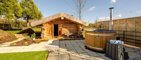 مغطس سبا خارجي