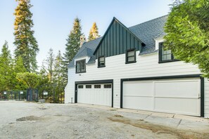 Exterior - Steps to Lake Arrowhead Village: Chic Apartment (Lake Arrowhead)