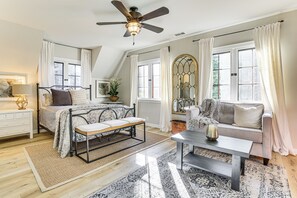 2 bedrooms, iron/ironing board, Internet, bed sheets - Steps to Lake Arrowhead Village: Chic Apartment (Lake Arrowhead)