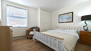 4 室のベッドルーム、旅行用ベビーベッド、WiFi (無料)、ベッドシーツ