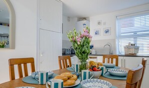 Dining - 4 Bed in Cowes (oc-p30966) (East Cowes)