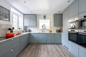 Microwave, oven, dishwasher, highchair - 5 Bed in Walberswick (oc-m30723) (Walberswick)