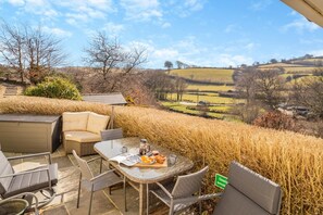 Outdoor dining - 2 Bed in Withypool (oc-c30940) (Withypool)