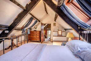 Iron/ironing board, free WiFi, bed sheets - 5 Bed in Cathedine (oc-o30899) (Cathedine)