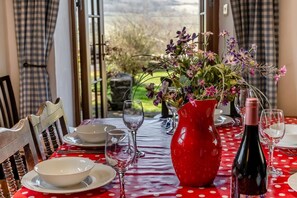 Dining - 5 Bed in Cathedine (oc-o30899) (Cathedine)