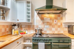 Microwave, oven, dishwasher, high chair - 2 Bed in Welney (oc-t30873) (Welney)