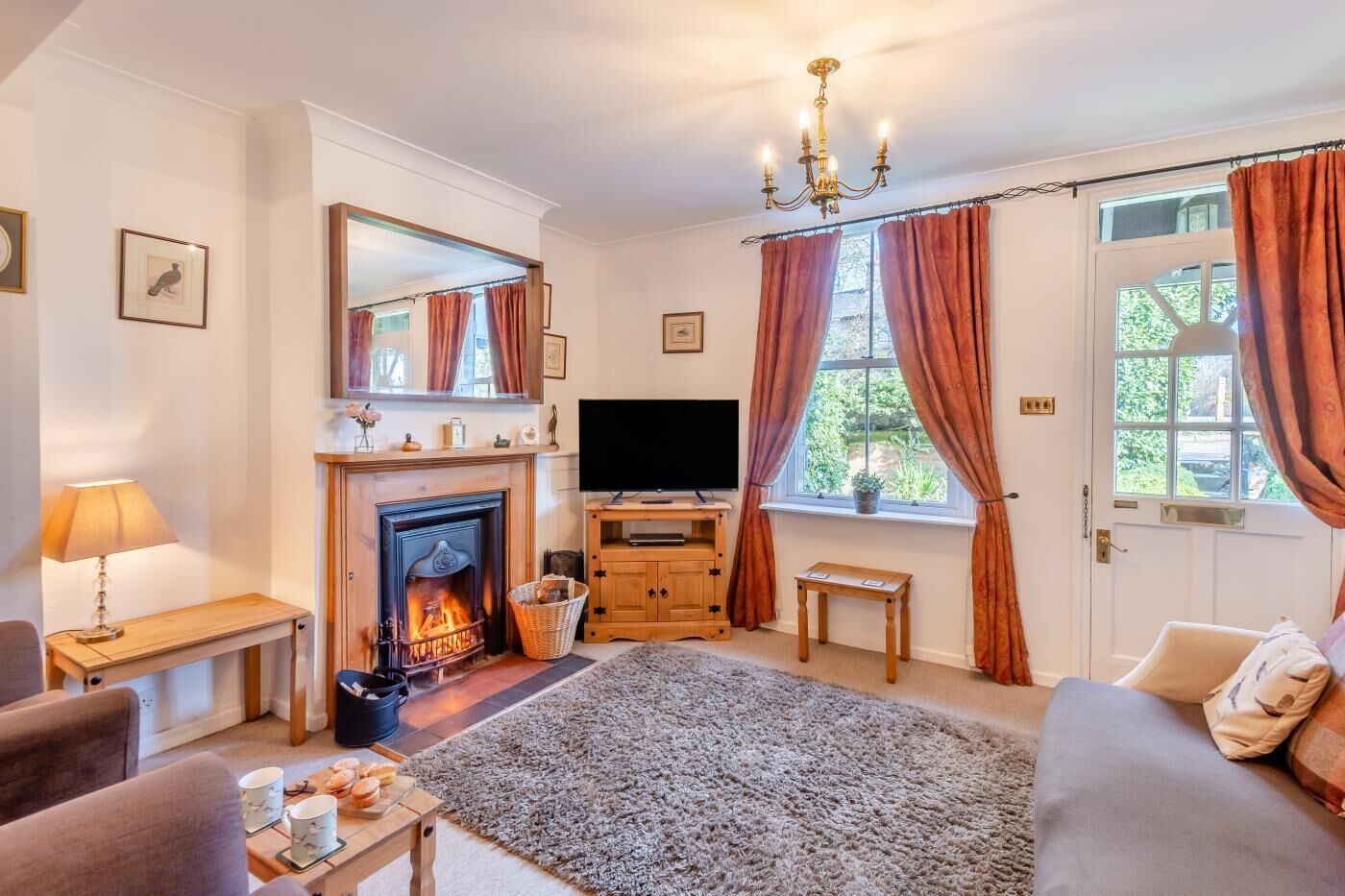 TV, fireplace