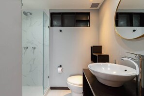 Douche, séchoir à cheveux