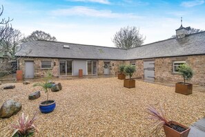 Exterior - 4 Bed in Nant-y-derry (oc-p30804) (Nant-y-derry)